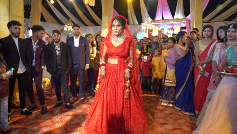 Indische-Hochzeit,-Braut-Tanzt-Bei-Ihrer-Hochzeitszeremonie-In-Indien