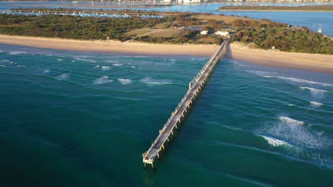 Gold-Coast-Seaway,-Wunderschönes-Sonnenaufgangspanorama,-Queensland,-Australien