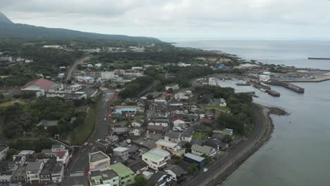 Ciudad-De-Anbo-En-La-Isla-De-Yakushima,-Vista-Aérea-De-La-Isla-Japonesa