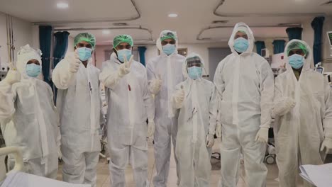 Health-Care-Workers-Wearing-PPE-Inside-Covid-ICU-Showing-Thumbs-Up-Sign