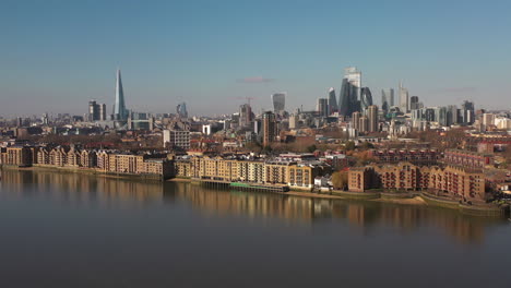 London,-United-Kingdom,-UK-04-03-2020:-Aerial-view-of-the-the-Thames-river-with-London-skyline