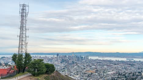Zeitraffer:-Blick-Auf-Die-Stadt-San-Francisco-Von-Den-Twin-Peaks-Aus