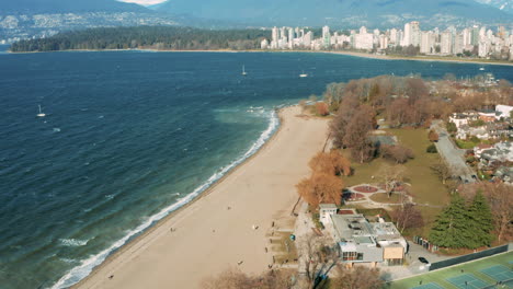 Scenic-aerial-drone-view-over-Kitsilano-Beach-in-Vancouver,-British-Columbia
