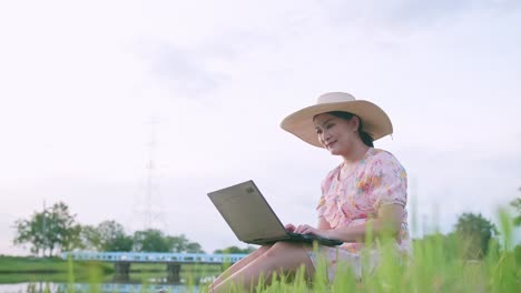 Freelance-Asian-woman-using-a-notebook-in-the-external-nature-area