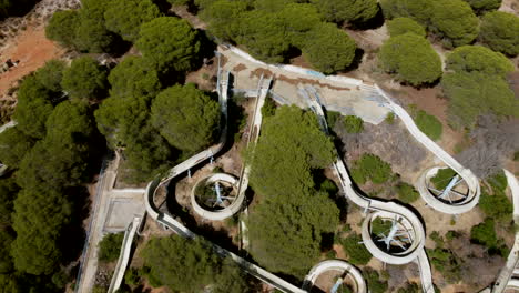 Luftflug-über-Den-Alten-Antiken-Wasserpark-In-Einem-Verlassenen-Gebiet-Portugals---4K-Drohnenaufnahme