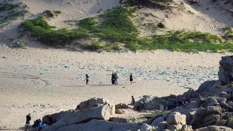 Weitwinkelaufnahme-Des-Stark-Verschmutzten-Strandes-Am-Banana-Point-Thung-Beach