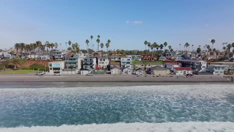waves-breaking-over-the-shore-in-Oceanside-city,-California