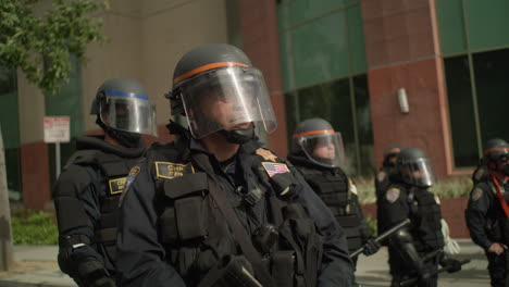 8-Policías-Chp-Se-Alinearon-En-Una-Protesta-Durante-El-Día-Frente-Al-Edificio-Del-Ayuntamiento