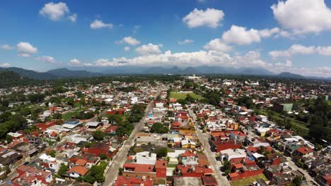 Wunderschöner-Himmel-Mit-Wolken-über-Der-Stadt-Cordoba,-Veracruz,-Mexiko