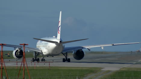 China-Eastern-Airbus-A350-Lining-Up-on-the-Runway-in-Vancouver-BEHIND