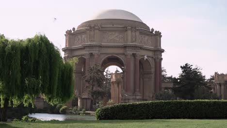 Hermosa-Vista-Panorámica-Del-Palacio-De-Bellas-Artes-En-San-Francisco,-California