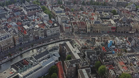 Amsterdam-Netherlands-Aerial-v32-high-angle-birds-eye-view-drone-fly-across-de-wallen,-binnenstad-and-negen-straatjes-neighborhoods-capturing-rows-of-dutch-houses-and-properties---August-2021