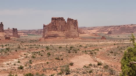 Arches-Nationalpark,-Three-Gossips-Felsformationen-Und-Einfahrtsstraße,-Moab,-Utah,-USA