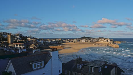Panoramic-view-overlooking-St-Ives-harbour-in-Cornwall,-UK