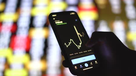 Handel-Mit-Krypto-Chiliz-Münzen-Auf-Dem-Smartphone,-Investieren-Und-Beobachten-Von-Trends-Bei-Investitionen-In-Digitale-Währungen-$-Chz,-Live-Charts,-Preise-Und-Grafiken