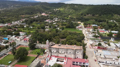 Vista-Aérea-Del-Convento-De-Tochimilco-En-México