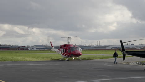 Helicóptero-De-Búsqueda-Y-Rescate-En-El-Aeródromo-De-Columbia-Británica,-Canadá