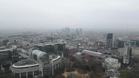 Luftaufnahme-Von-Brüssel-Mit-Blick-Auf-Die-Gebäude-Des-Europäischen-Parlaments