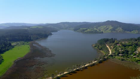 Laguna-Torca-Y-Lago-Vichuquen-Región-Del-Maule-Chile-Disparo-De-Drone-Gran-Angular