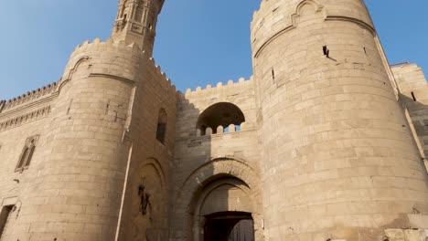 Bab-Zuweila-or-Bab-Zuwayla-towers-and-entrance-door,-Old-City-of-Cairo-in-Egypt