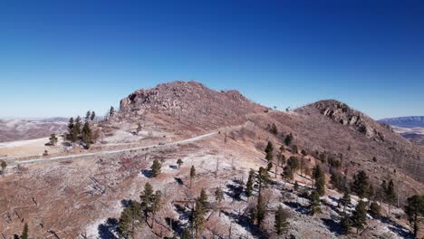 Ferne-Drohnenaufnahme-Des-Monjeau-Gipfels-In-New-Mexico-Im-Winter
