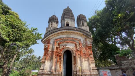 Utra-wide-shot-of-old-Bengali-style-temple-in-Gobordanga,-West-Bengal,-India