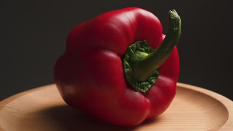 Red-bell-pepper-on-a-rotating-platform