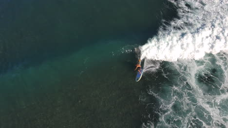 Drone-shot-from-above-of-a-SUP'er-on-a-wave