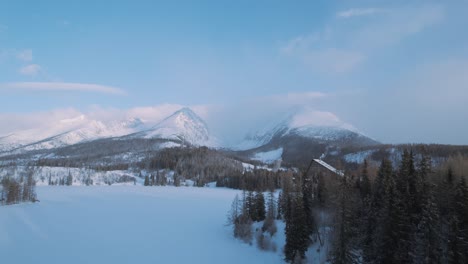 Nevando-En-Un-Parque-Nacional-En-Las-Montañas-Tatra-Europeas