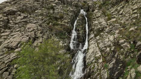 Gorgeous-waterfall-in-Valle-del-Jerte,-Spain