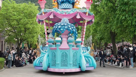 Dancers,-costumed-characters-and-floats-entertain-the-crowds-at-the-Everland-Amusement-Park-in-Seoul,-South-Korea