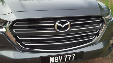 Kuala-Lumpur,-Malaysia-–-19.-März-2022:-Schwarzer-Mazda-BT-50-Privater-Pickup
