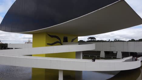 Eyes-museum,-or-Museu-do-Olho,-a-Niemeyer-modern-art-building-in-Curitiba