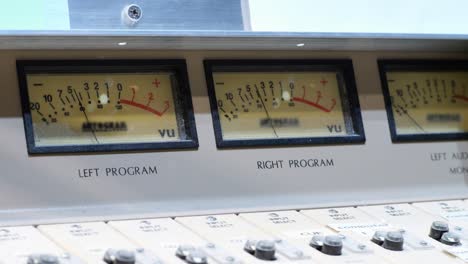 Program-VU-Meters-on-a-AutoGram-Pacemaker-control-board-for-a-FM-Radio-Station