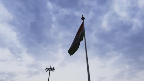Ein-Wunderschönes-Video-Zeigt-Die-Wehende-Indische-Flagge