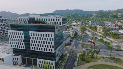 Flying-Towards-Netflix-Building-in-Los-Angeles,-Hollywood-Headquarters-As-Seen-from-the-Sky