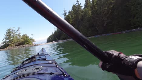 Ruhiges-Wasser-Des-Pazifischen-Ozeans-Mit-Den-Gebrochenen-Gruppeninseln,-Vancouver-Island,-Kanada