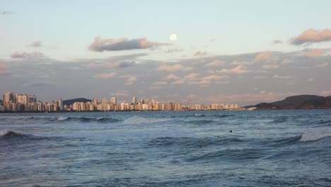 waves-break-on-Santos-city-beach-on-the-coast-of-the-state-of-Sao-Paulo,-Brazil,-at-dusk
