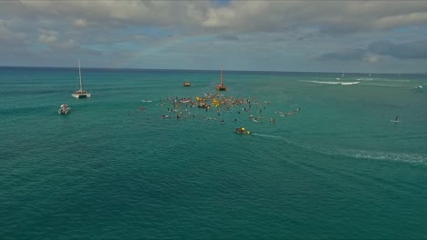 Comunidad-De-Surf-Rindiendo-Homenaje-A-Surfista-Caído-En-El-Océano-Pacífico