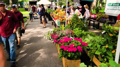 Crowd-gathers-to-shop-for-produce-at-Farmer's-Market-in-Portland,-Maine