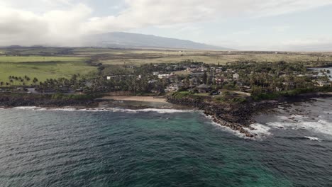 Panoramic-aerial-view-of-the-town-of-Paia,-on-the-island-of-Maui,-Hawaii,-USA