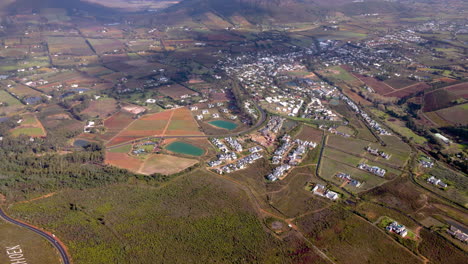 Valle-De-Franschhoek-En-Un-Hermoso-Paisaje-Rural