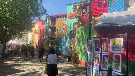 Tourists-visiting-the-colorful-caminito-in-Buenos-Aires
