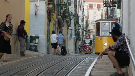 Atracción-Turística-Bica-Funicular-Una-Línea-Ferroviaria-Histórica-De-Lisboa