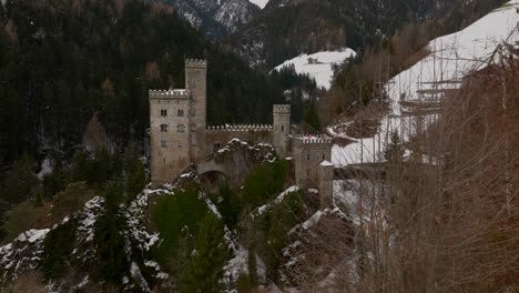 Camera-movement-showing-the-wonderful-Gernstein-Castle
