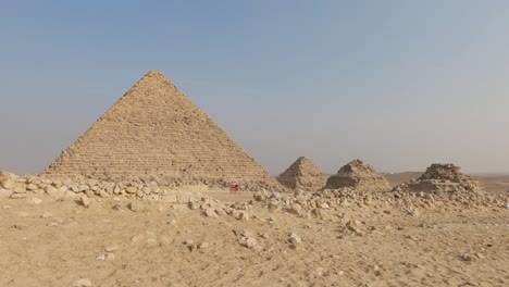 Pirámide-De-Menkaure-En-El-Complejo-Piramidal-De-Giza-En-Egipto