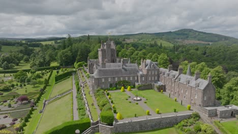 Closing-Shot-of-Drummond-Castle-and-its-Garden