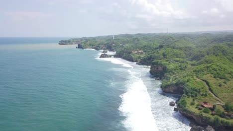 Costa-En-La-Playa-Sur-De-La-Isla-De-Java-Por-La-Mañana,-Yogyakarta,-Indonesia