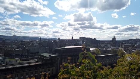 Epic-big-sky-timelapse-overlooking-Edinburgh,-Scotland
