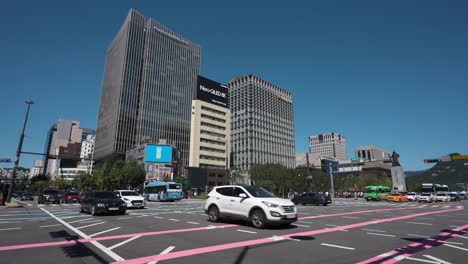 Heavy-traffic-at-Korean-intersection---Gwanghwamun-Plaza,-Seoul,-ROK